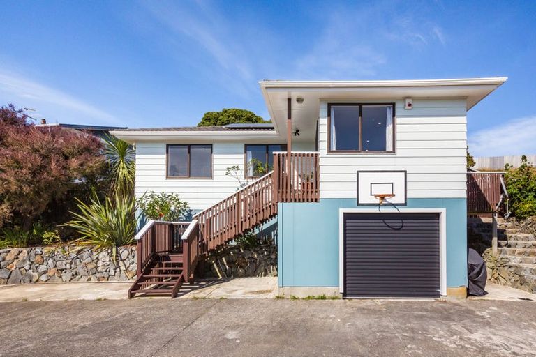 Photo of property in 37 Beaumaris Crescent, Ascot Park, Porirua, 5024