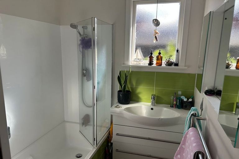 Photo of property in 82 Wharf Road, Te Atatu Peninsula, Auckland, 0610