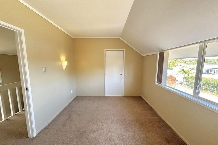 Photo of property in 5 Ancona Lane, Goodwood Heights, Auckland, 2105