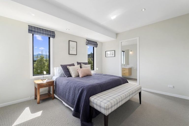 Photo of property in 11 Urquhart Place, Wanaka, 9305