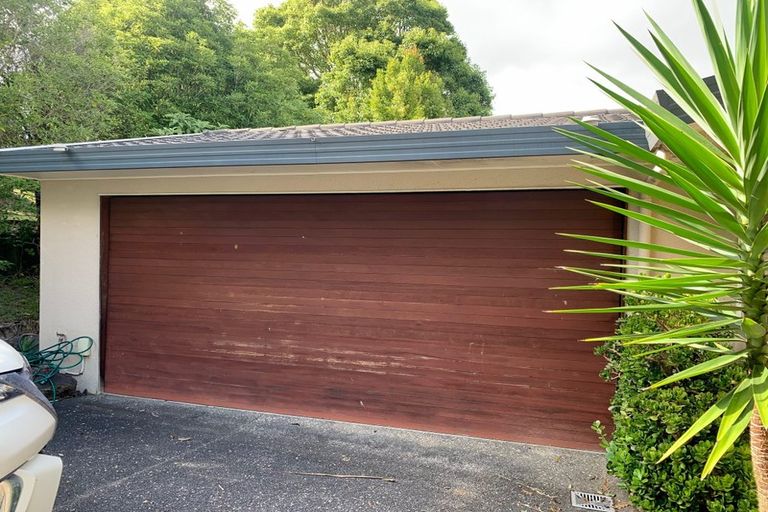 Photo of property in 31 Rifleman Rise, Unsworth Heights, Auckland, 0632