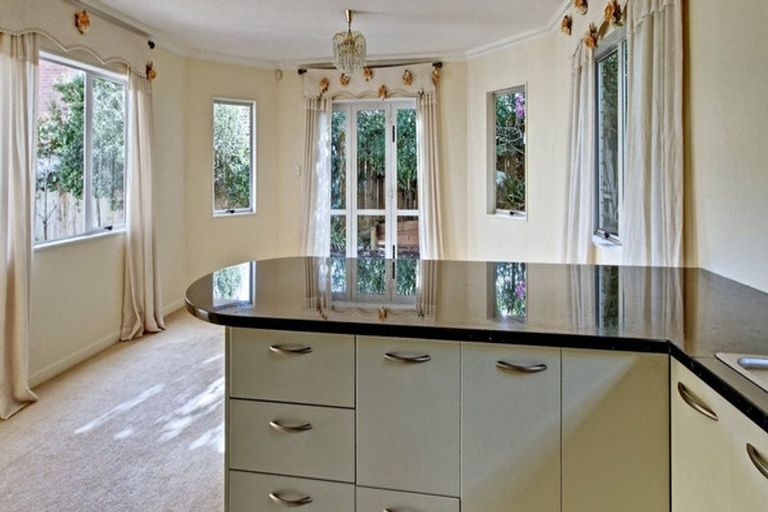 Photo of property in 12 Malin Place, Pinehill, Auckland, 0632