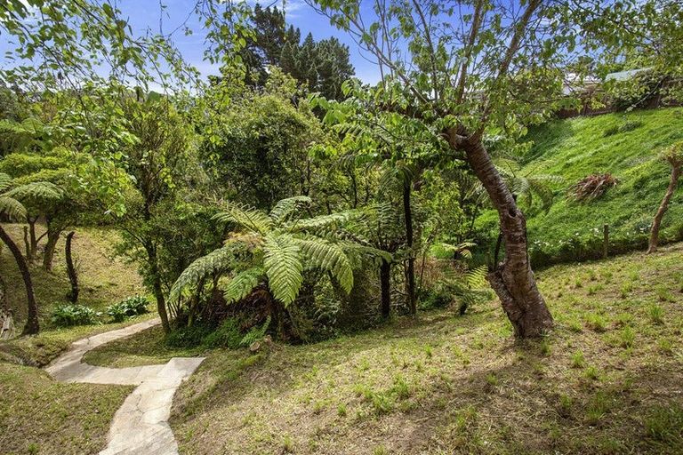 Photo of property in 5 Cara Crescent, Paparangi, Wellington, 6037