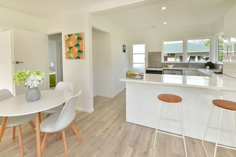 Photo of property in 2/5 Margaret Place, Milford, Auckland, 0620