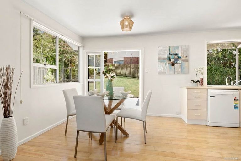 Photo of property in 18 Kerria Place, Sunnynook, Auckland, 0620