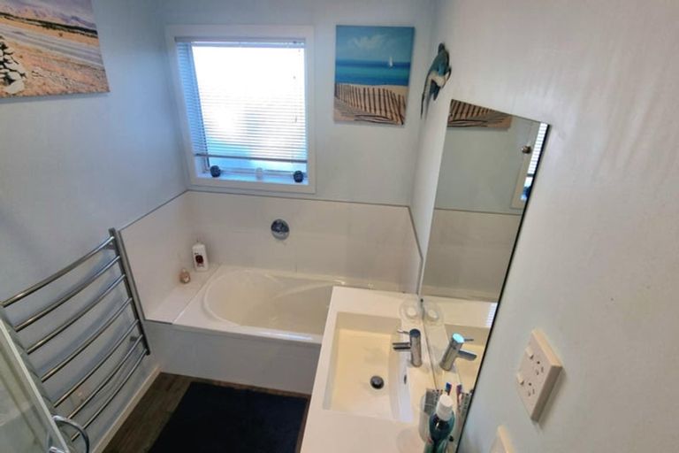 Photo of property in 2 Danden Way, Pukekohe, 2120