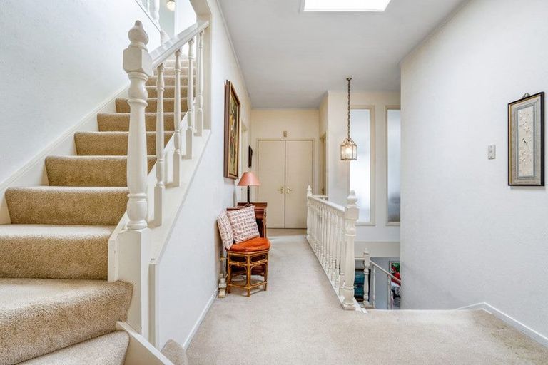 Photo of property in 9 Langstone Place, Chatswood, Auckland, 0626