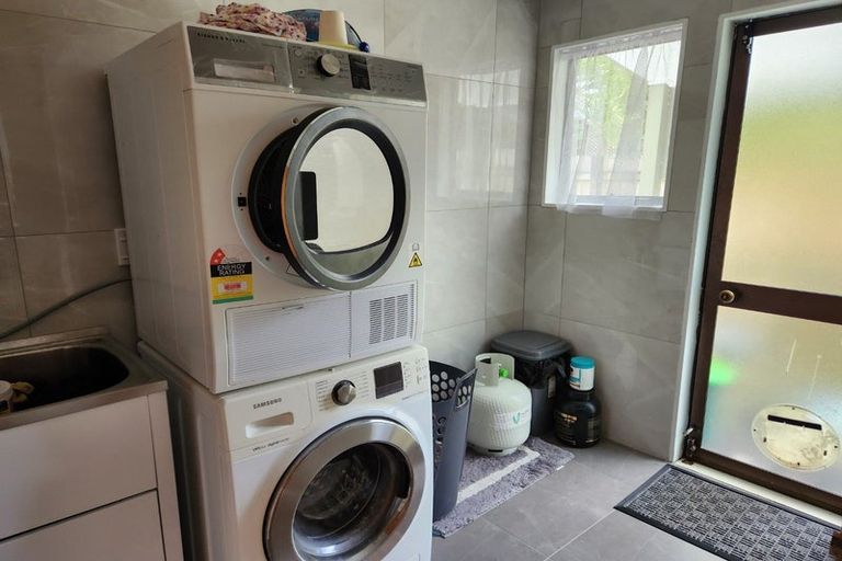 Photo of property in 4 Thistledew Place, Bayview, Auckland, 0629