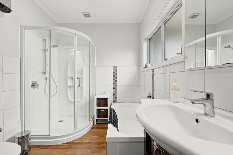 Photo of property in 6 Clifford Road, Johnsonville, Wellington, 6037