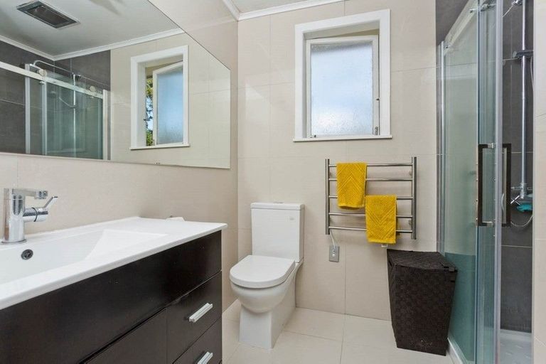 Photo of property in 1/13 Utting Street, Birkdale, Auckland, 0626