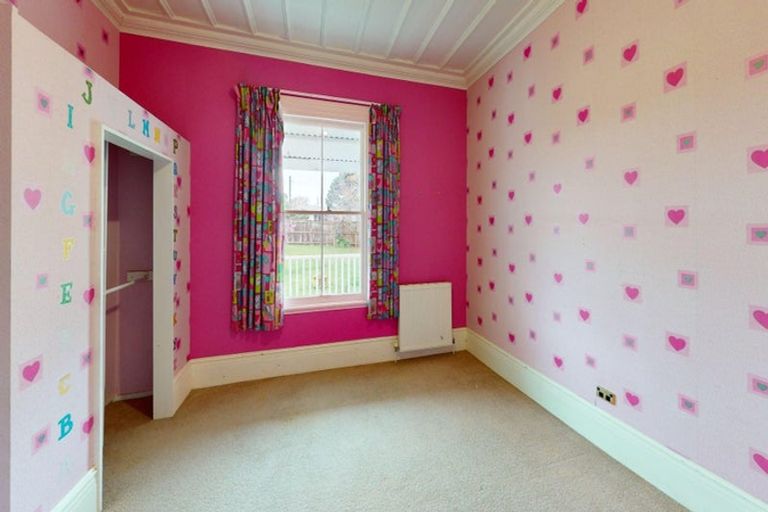 Photo of property in 215 Bridge Street, Bulls, 4818