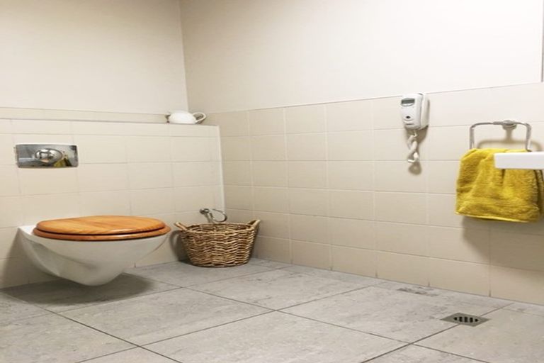 Photo of property in 1/2 Manor Place, Dunedin Central, Dunedin, 9016