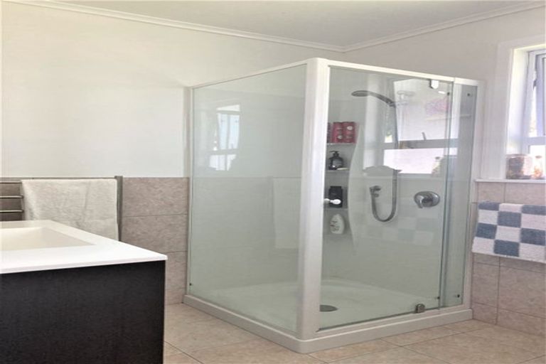 Photo of property in 17 Hutchins Street, Waitara, 4320