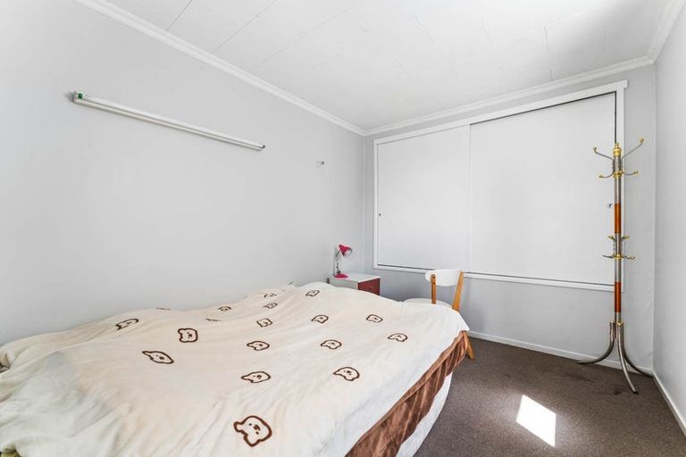 Photo of property in 37 Queen Mary Avenue, New Lynn, Auckland, 0600