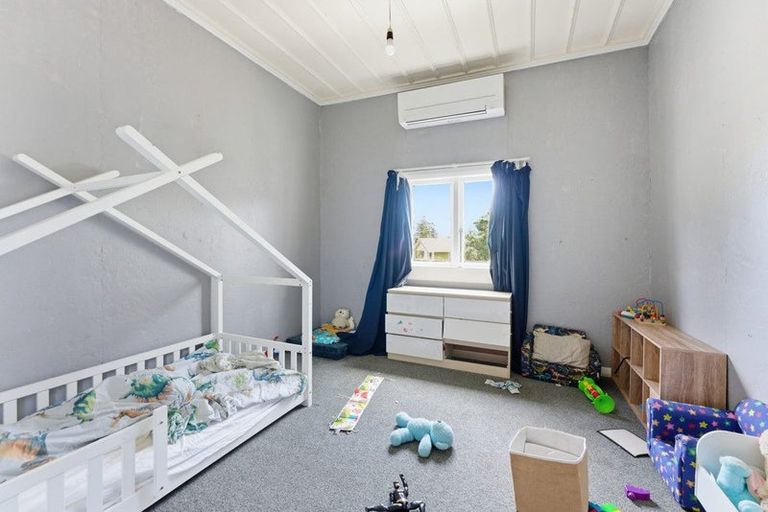 Photo of property in 16 Egmont Street, Castlecliff, Whanganui, 4501