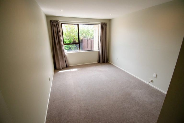 Photo of property in 2/115 Prestons Road, Redwood, Christchurch, 8051