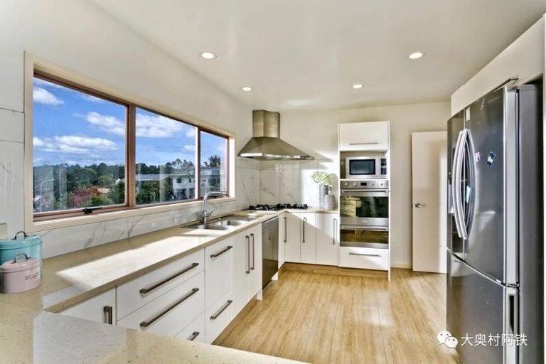 Photo of property in 6 Asbury Crescent, Campbells Bay, Auckland, 0630