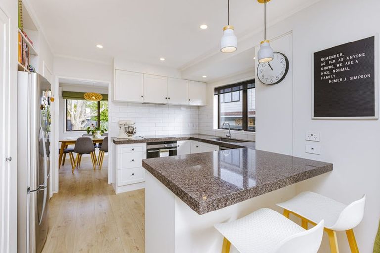 Photo of property in 9 Elrita Place, Conifer Grove, Takanini, 2112