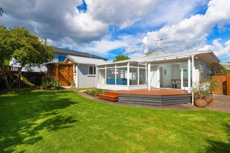 Photo of property in 17a St Michaels Avenue, Point Chevalier, Auckland, 1022