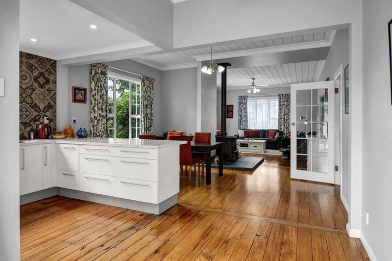 Photo of property in 51 Brois Street, Frankleigh Park, New Plymouth, 4310