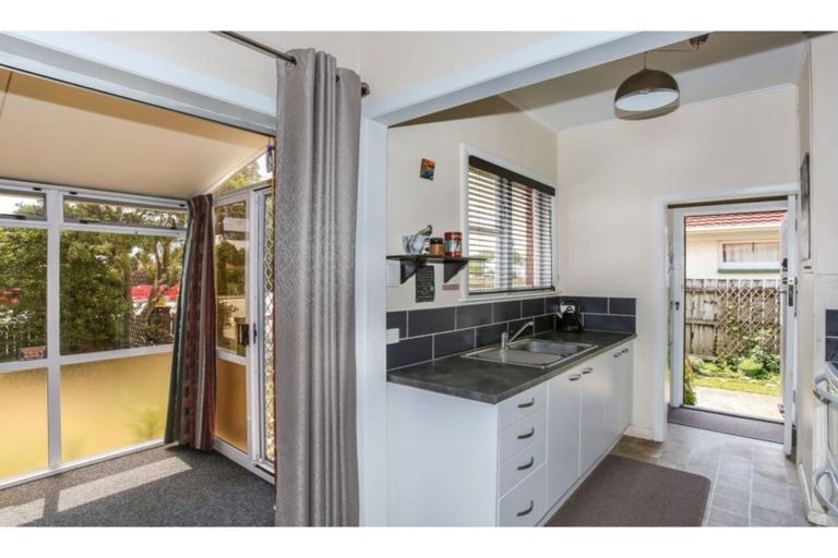 Photo of property in 2/101a Clevedon Road, Papakura, 2110