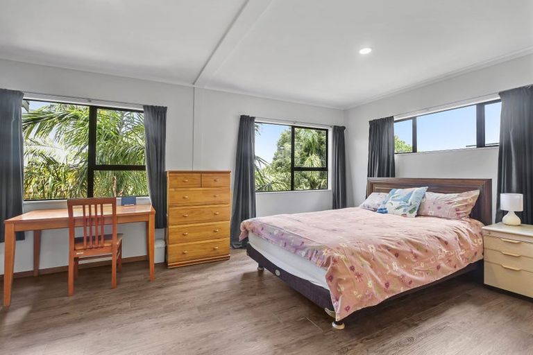 Photo of property in 1/254 Sturges Road, Henderson, Auckland, 0612