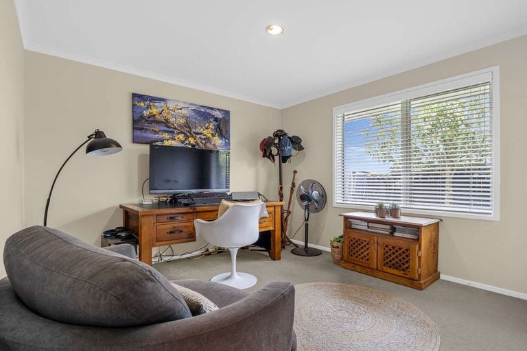 Photo of property in 30 Hamon Place, Pukehangi, Rotorua, 3015