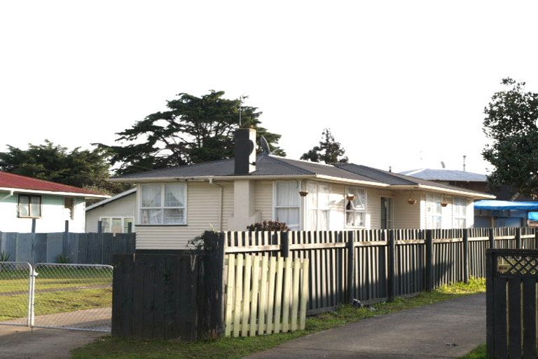 Photo of property in 8 Blake Road, Mangere East, Auckland, 2024