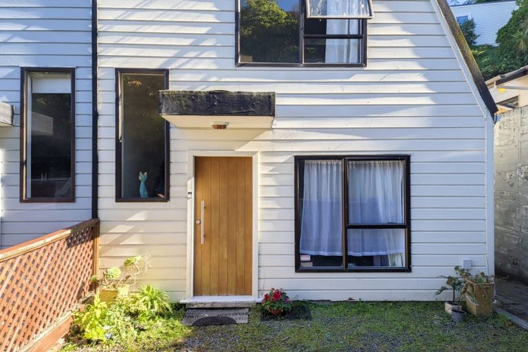 Photo of property in 2/24 Akatea Street, Berhampore, Wellington, 6023