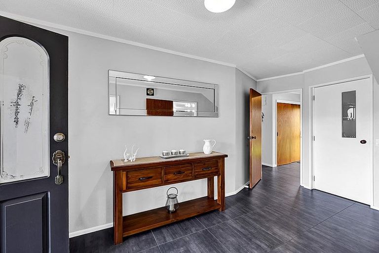 Photo of property in 11 County Drive, Hawera, 4610