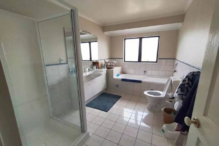 Photo of property in 10 Fulmar Way, Unsworth Heights, Auckland, 0632