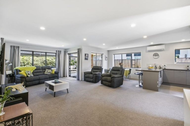 Photo of property in 9 Ella Place, Papamoa Beach, Papamoa, 3118