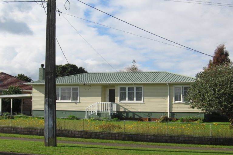 Photo of property in 47 Yeovil Road, Te Atatu Peninsula, Auckland, 0610