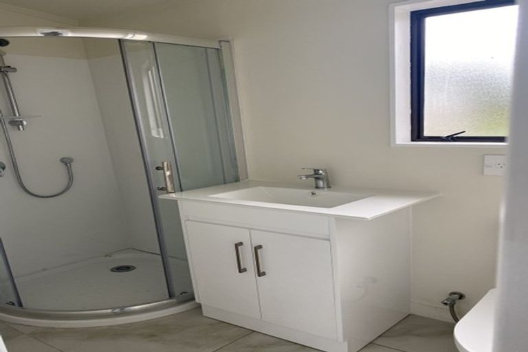 Photo of property in 92 Palmers Road, Clendon Park, Auckland, 2103