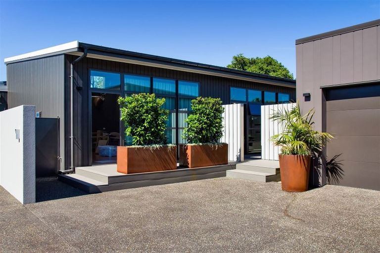 Photo of property in 52 Buller Street, New Plymouth, 4312