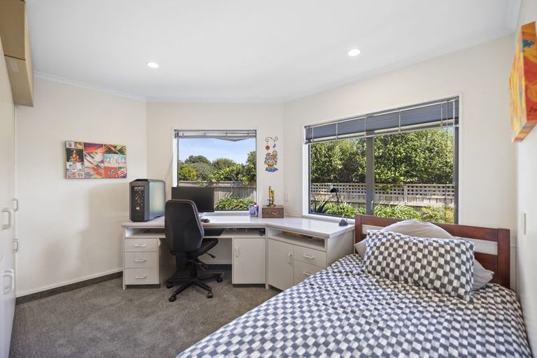 Photo of property in 13 Karina Road, Merrilands, New Plymouth, 4312