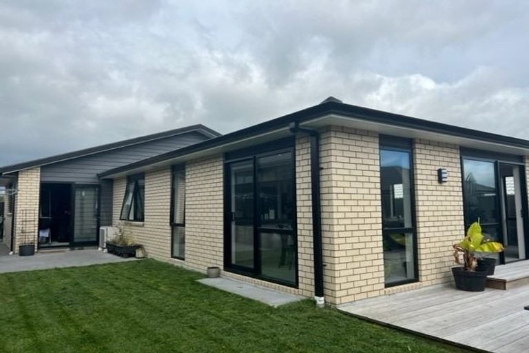 Photo of property in 16 Pioneer Crescent, Omokoroa, 3114