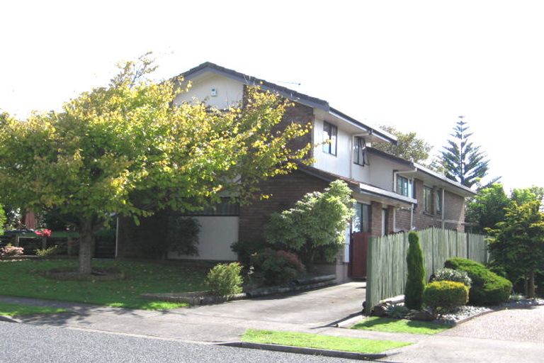 Photo of property in 21 Loloma Drive, Half Moon Bay, Auckland, 2012