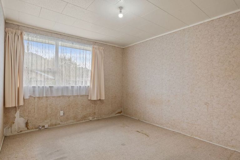 Photo of property in 106 Gemstone Drive, Birchville, Upper Hutt, 5018