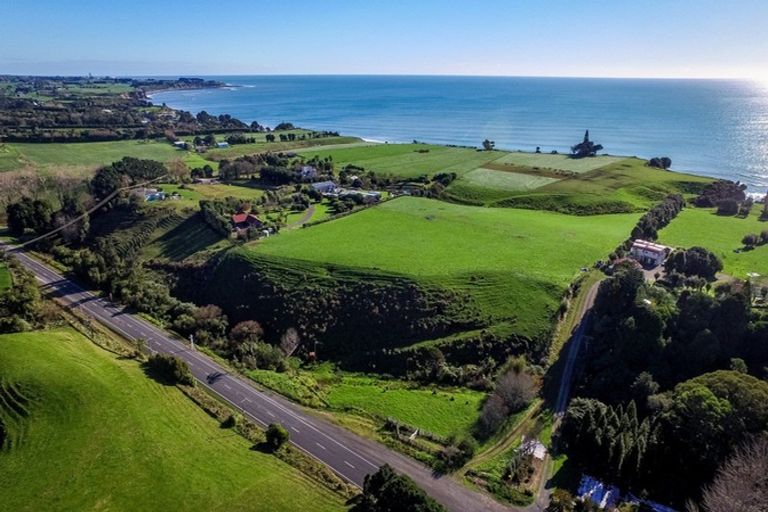 Photo of property in 1119 Main Road North, Onaero, Urenui, 4383