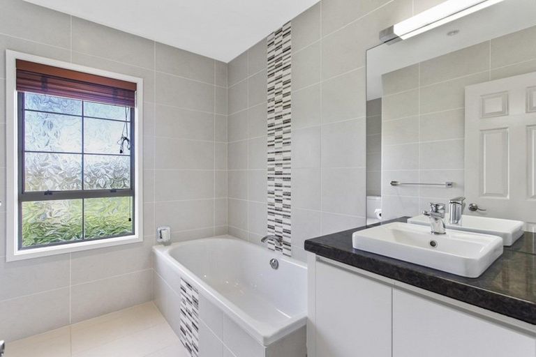 Photo of property in 48 Ponga Road, Opaheke, Papakura, 2584