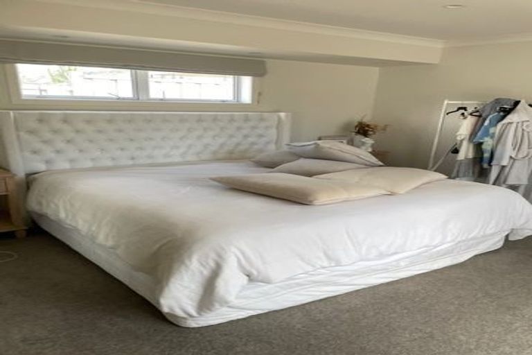 Photo of property in 11 Quibray Place, Botany Downs, Auckland, 2010