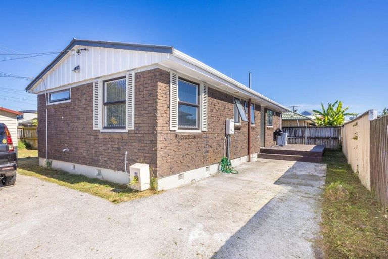 Photo of property in 1 Thornton Place, Melville, Hamilton, 3206