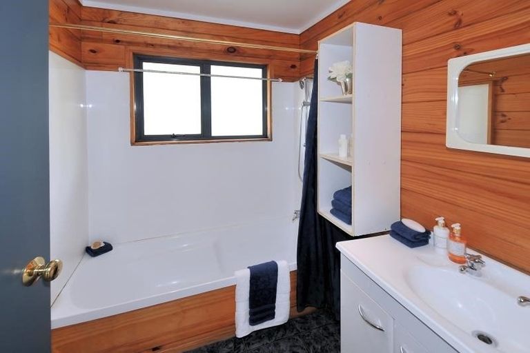 Photo of property in 2/73 Balmain Road, Birkenhead, Auckland, 0626