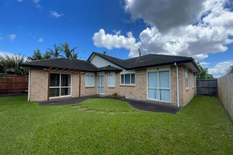 Photo of property in 18 Corrofin Drive, East Tamaki, Auckland, 2013