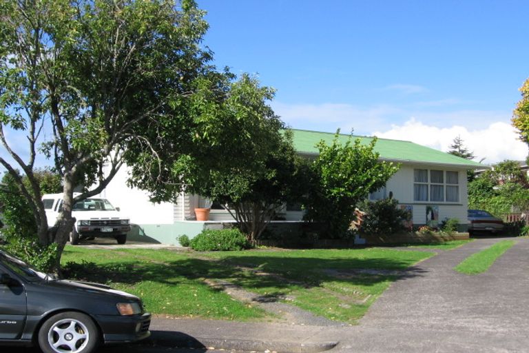 Photo of property in 10 Bridgens Avenue, Te Atatu Peninsula, Auckland, 0610
