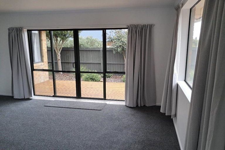 Photo of property in 4a Crofts Lane, Parklands, Christchurch, 8083