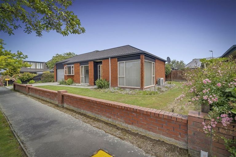 Photo of property in 1/9 Claverley Gardens, Avonhead, Christchurch, 8042