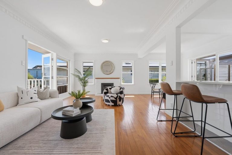 Photo of property in 1/35 Bradbury Road, Botany Downs, Auckland, 2010