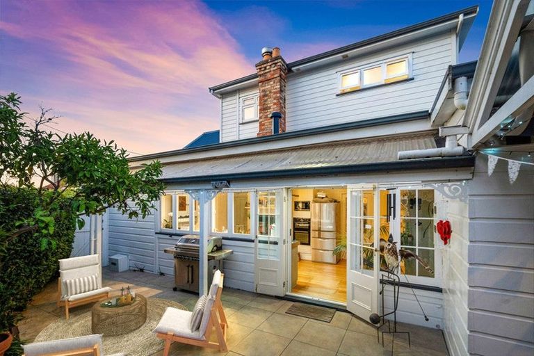 Photo of property in 8 Dodson Avenue, Milford, Auckland, 0620